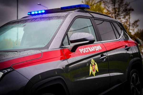Московские росгвардейцы задержали нетрезвого пациента поликлиники, угрожавшего врачу ножом