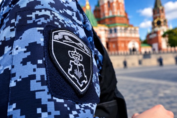 В Москве росгвардейцы задержали иностранца за дебош в хостеле
